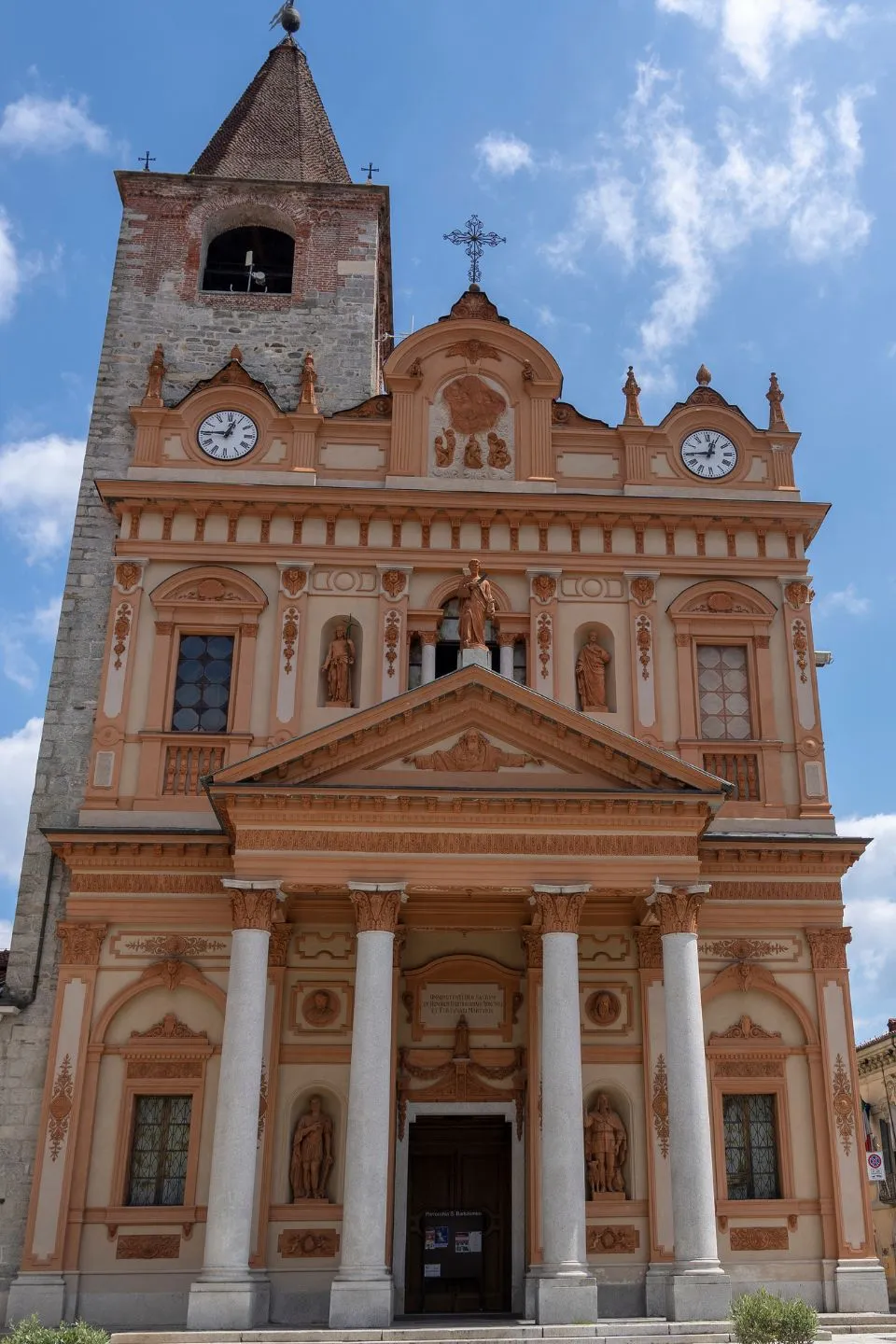 chiesa-borgomanero-verticale